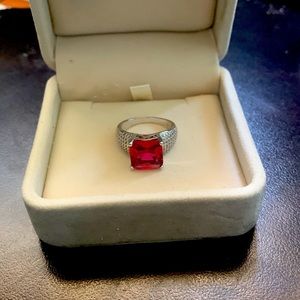 ring piece with ruby red stone size 7